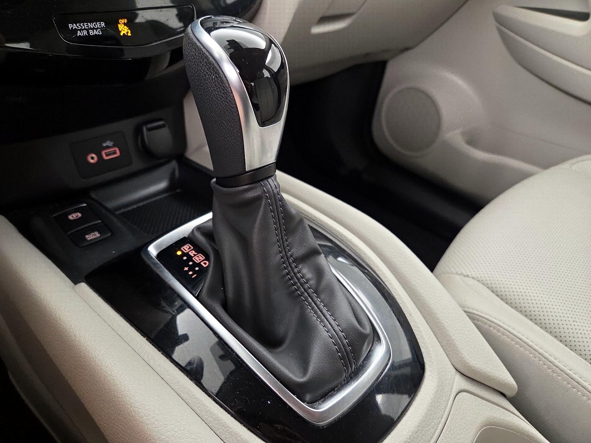 Thumbnail: 2022 Nissan Rogue Sport - 17