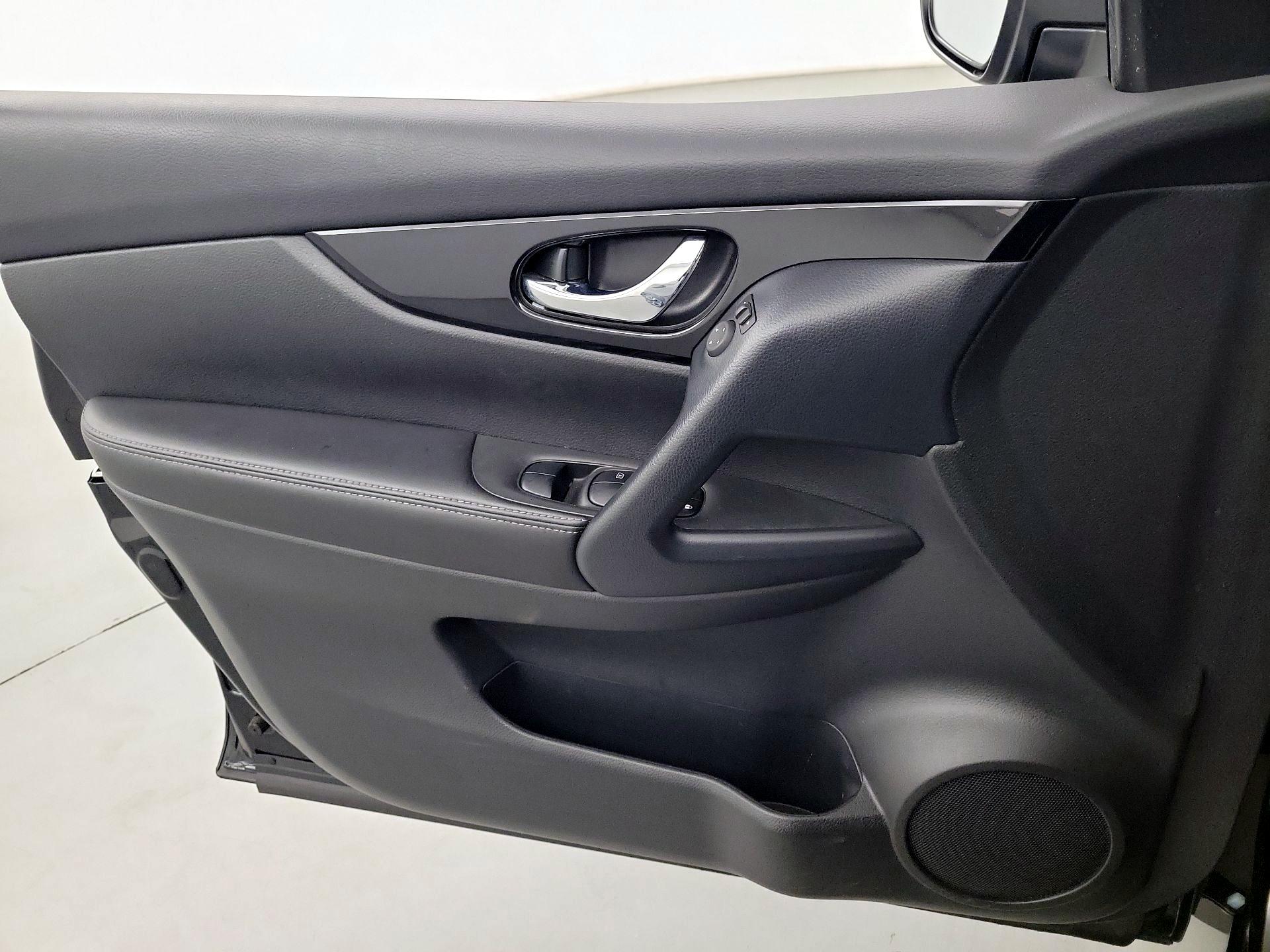 Thumbnail: 2022 Nissan Rogue Sport - 12