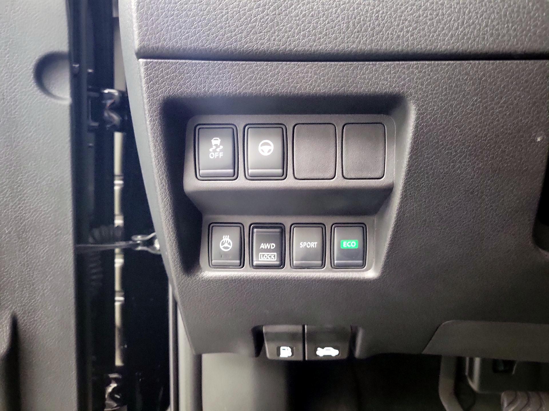 Thumbnail: 2022 Nissan Rogue Sport - 13