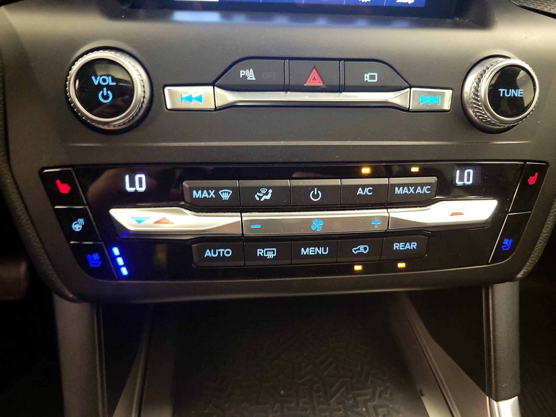 Thumbnail: 2020 Ford Explorer - 16