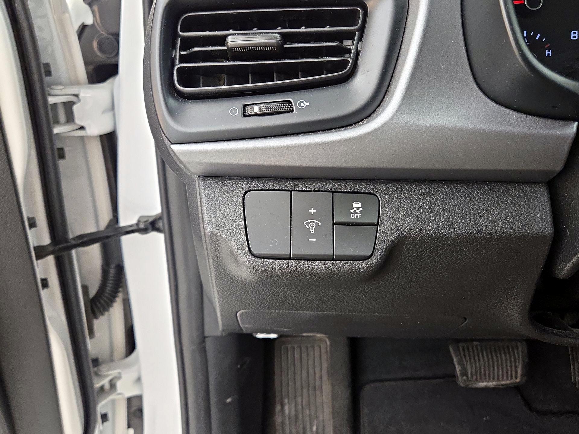 Thumbnail: 2023 Kia Rio - 13