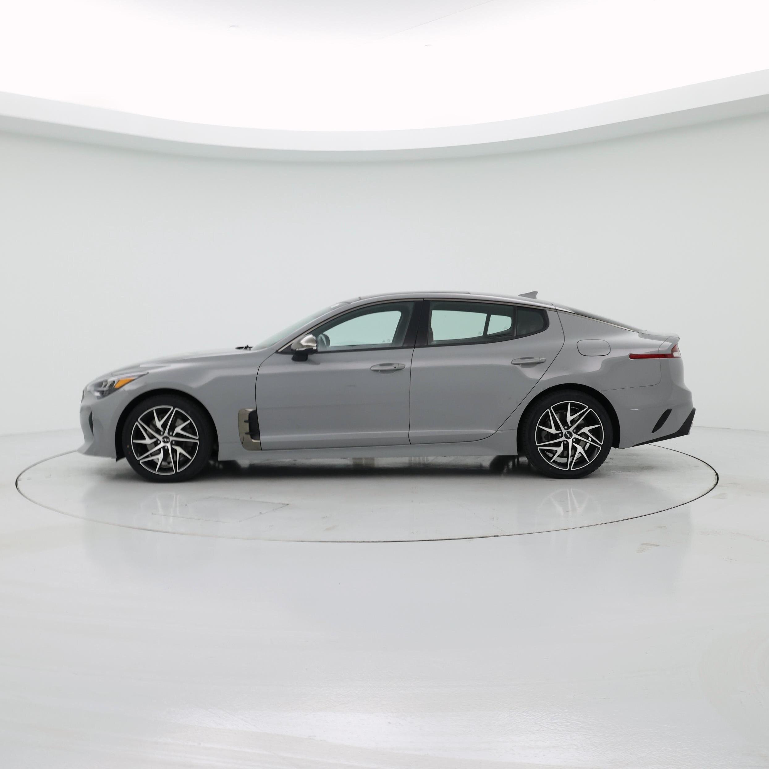 Thumbnail: 2022 Kia Stinger - 3