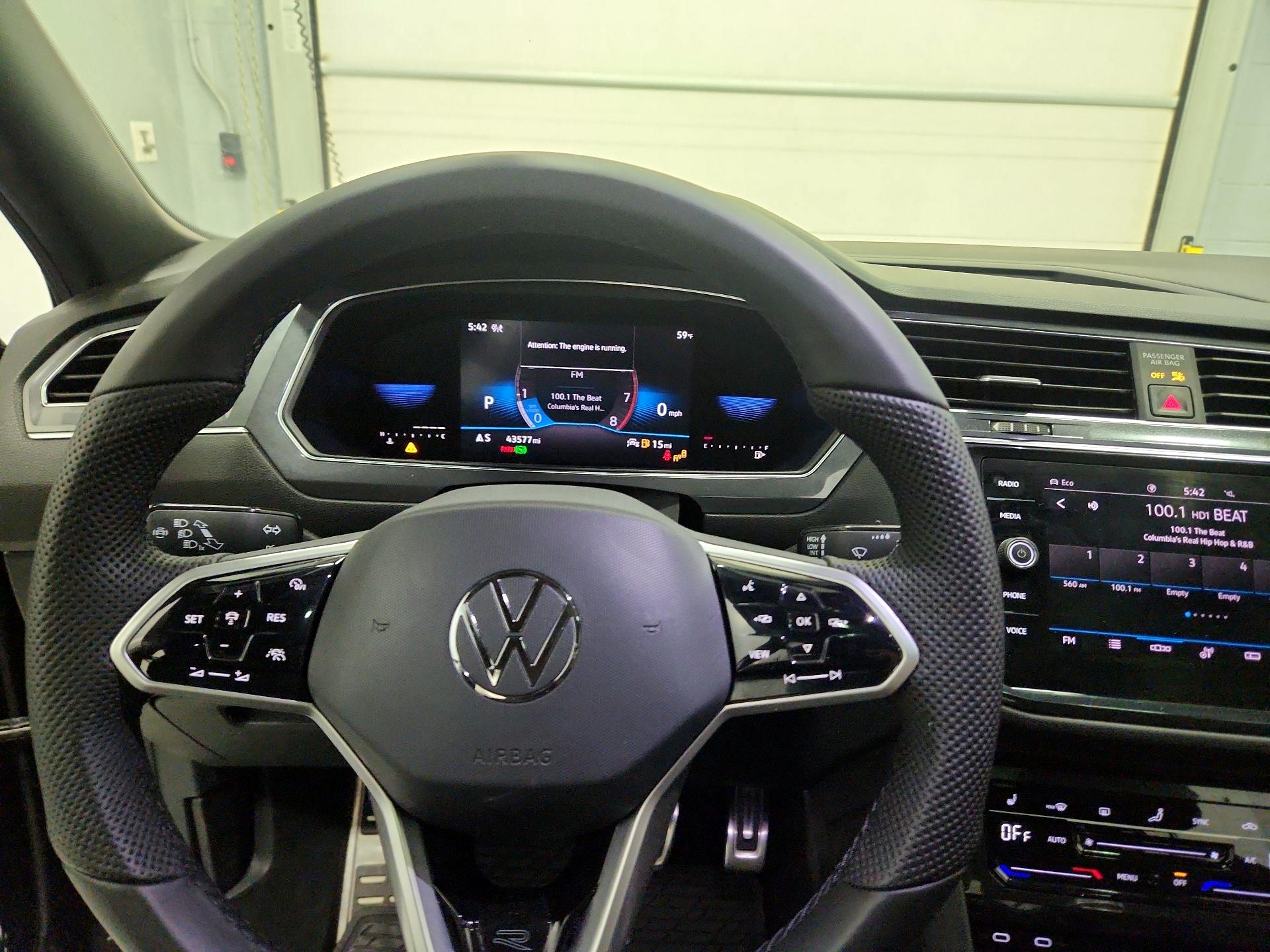 Thumbnail: 2022 Volkswagen Tiguan - 10