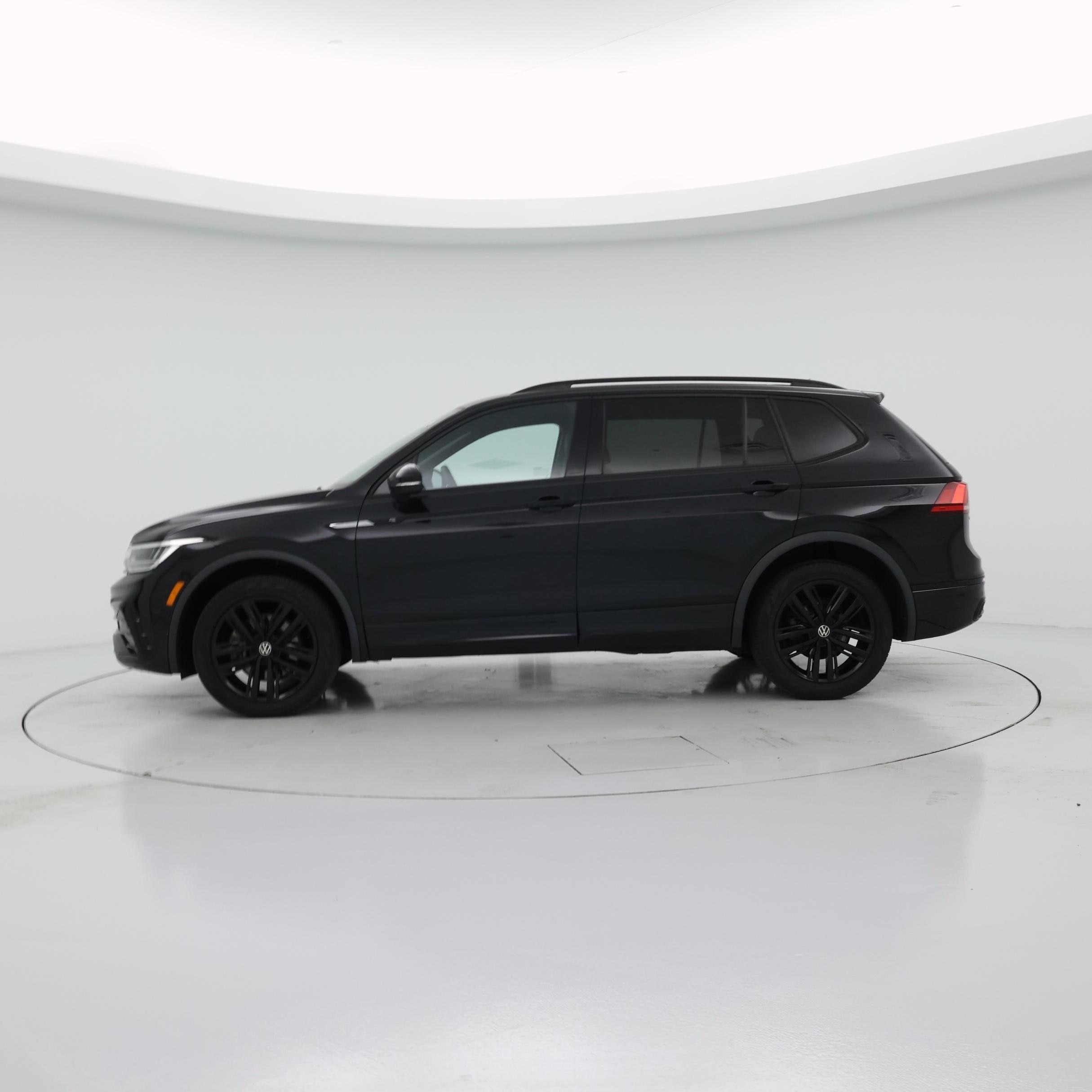 Thumbnail: 2022 Volkswagen Tiguan - 3