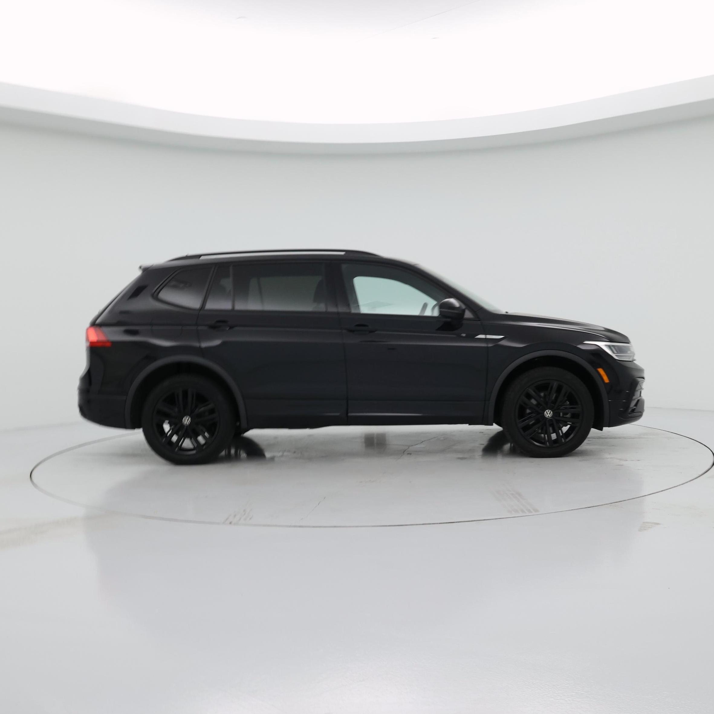 Thumbnail: 2022 Volkswagen Tiguan - 7