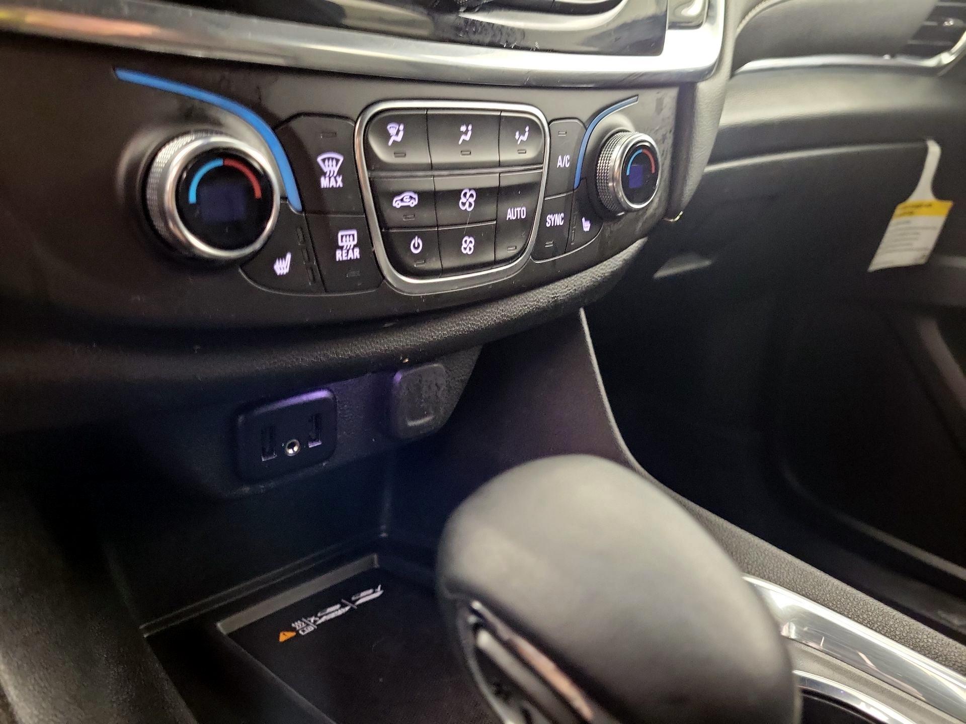 Thumbnail: 2023 Chevrolet Traverse - 16