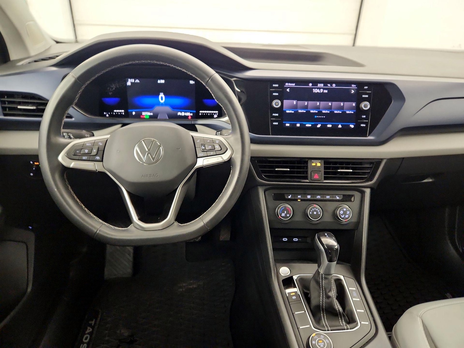 2022 Volkswagen Taos SE - Photo 11