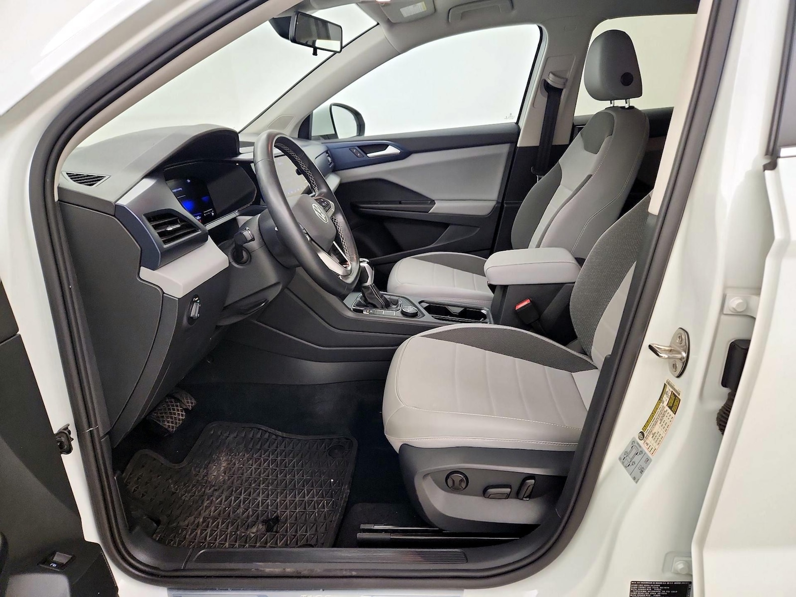 2022 Volkswagen Taos SE - Photo 12