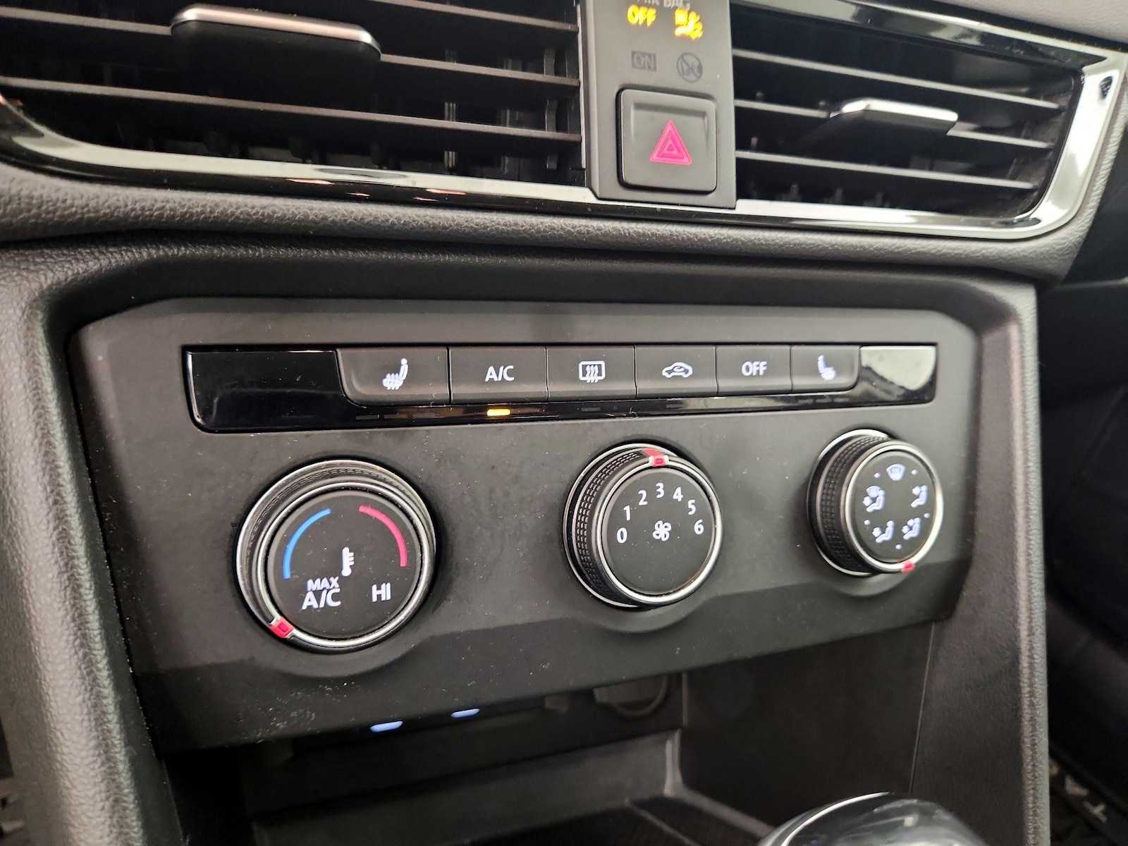 2022 Volkswagen Taos SE - Photo 17