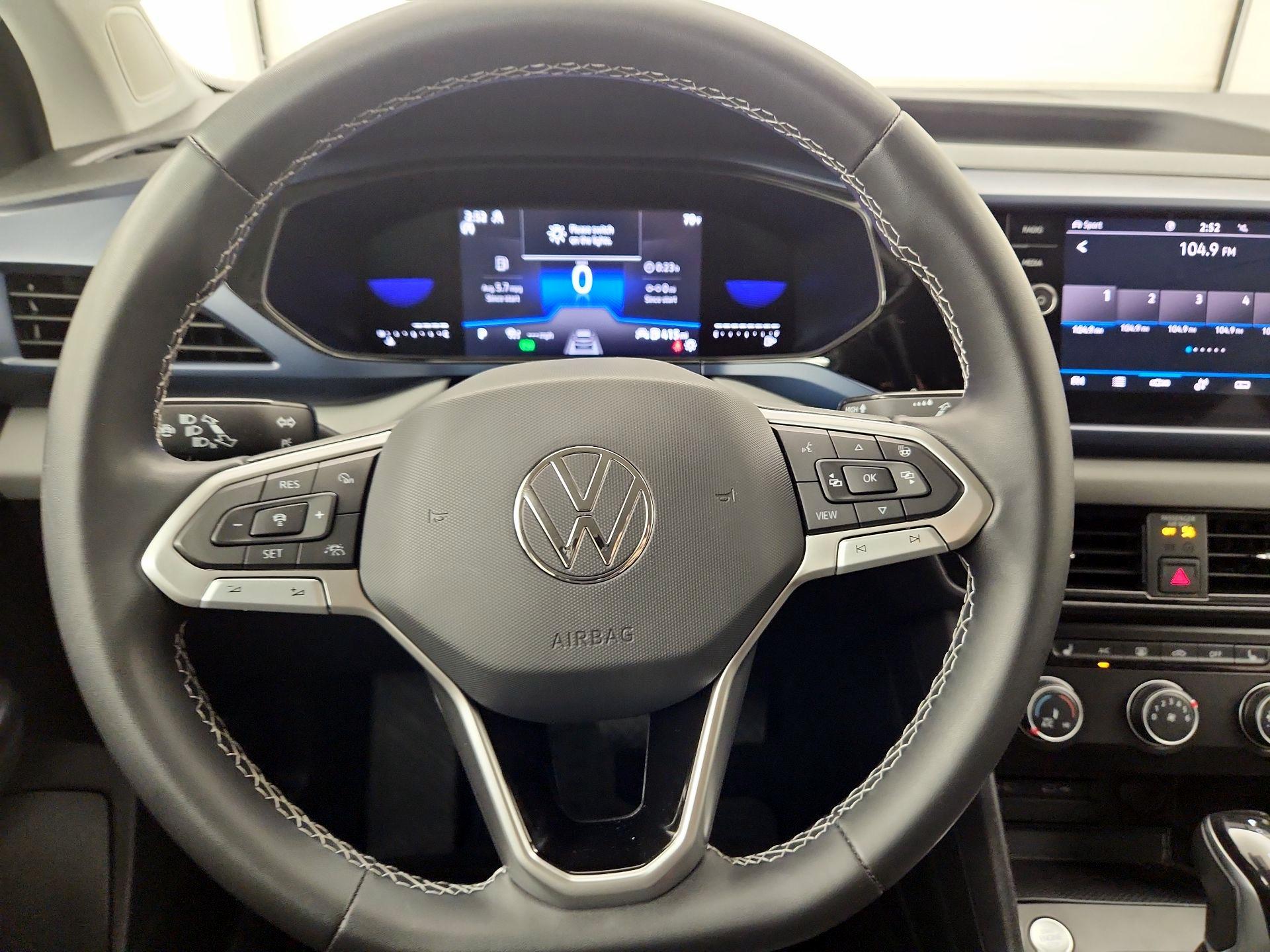 Thumbnail: 2022 Volkswagen Taos - 10