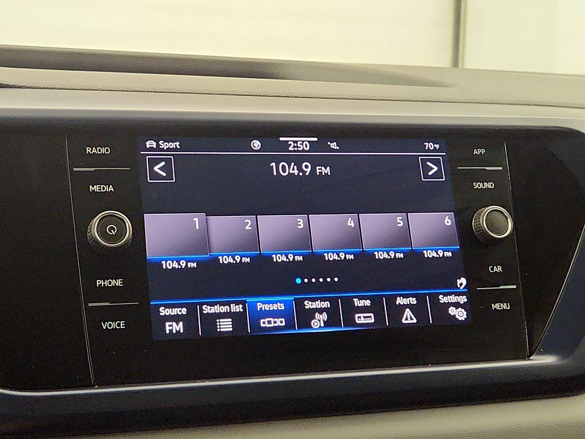 Thumbnail: 2022 Volkswagen Taos - 15