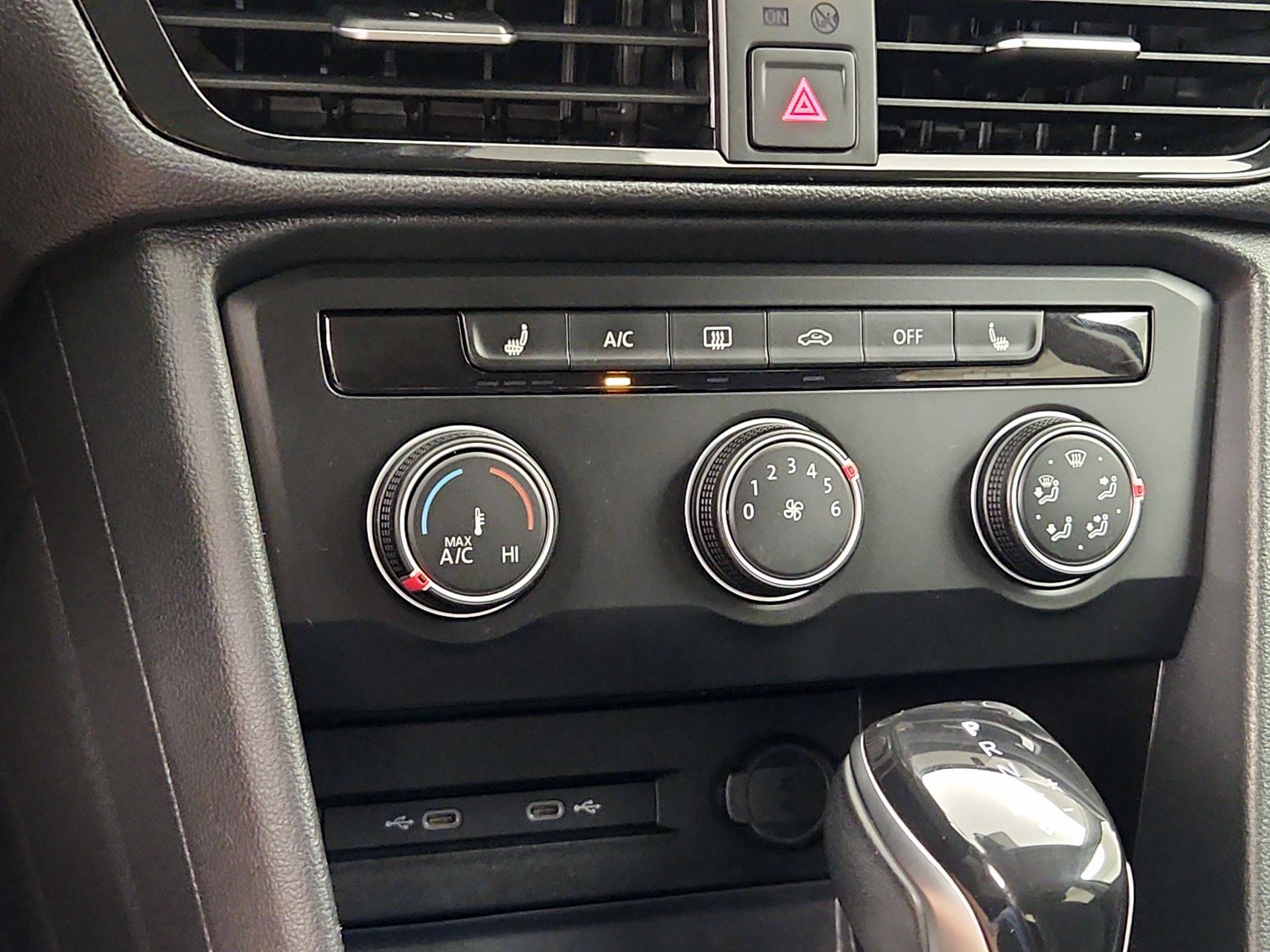 Thumbnail: 2022 Volkswagen Taos - 16