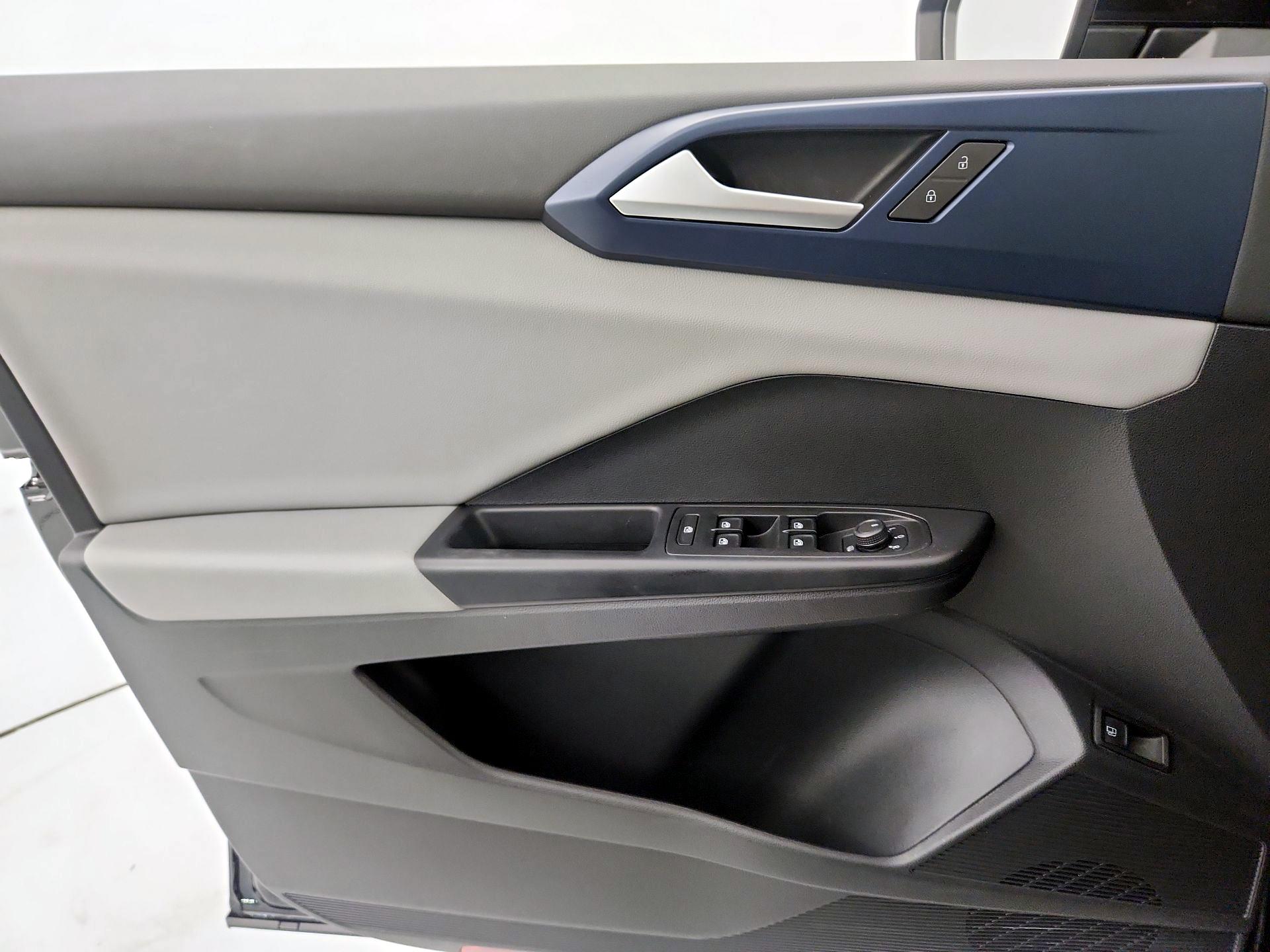 Thumbnail: 2022 Volkswagen Taos - 12