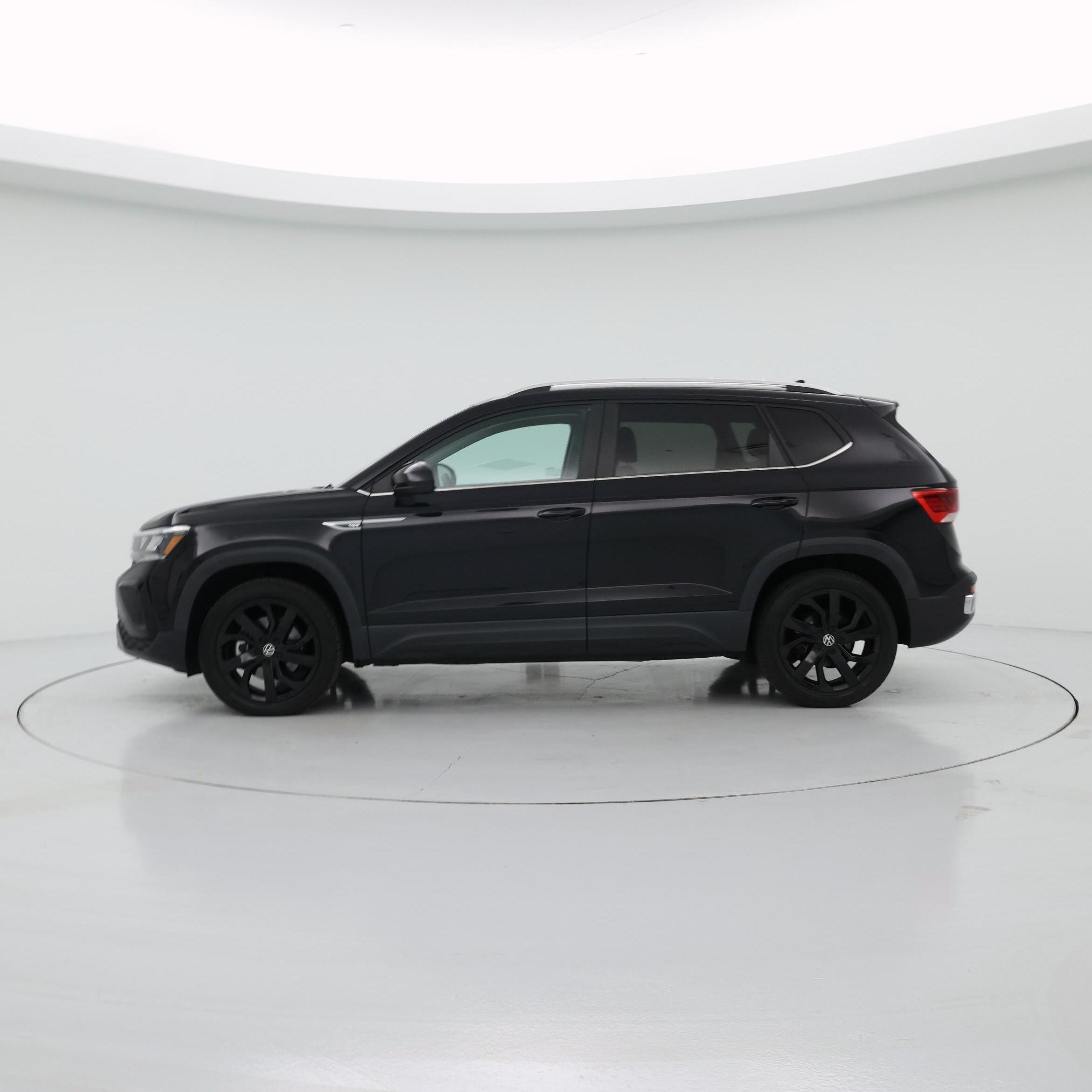 Thumbnail: 2022 Volkswagen Taos - 3