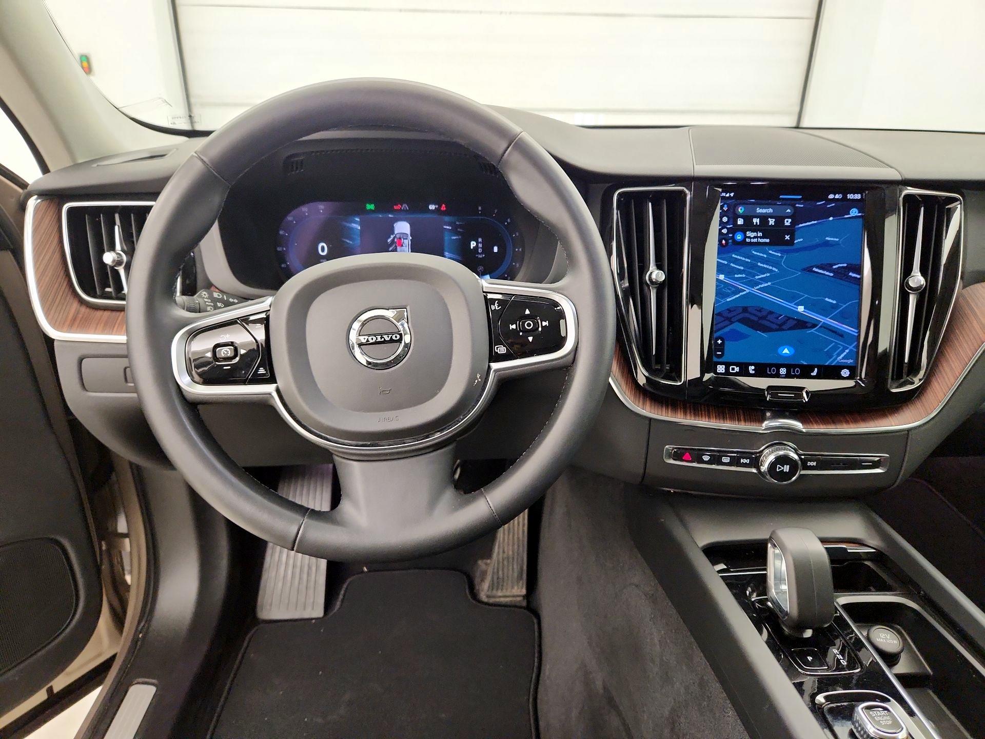 Thumbnail: 2023 Volvo XC60 - 10