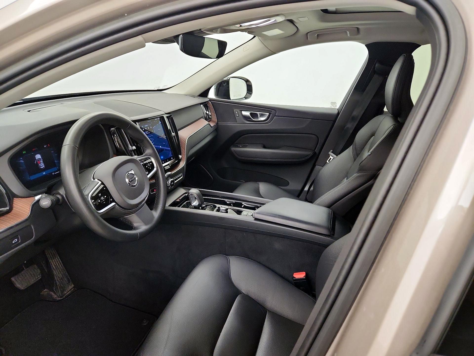 Thumbnail: 2023 Volvo XC60 - 11