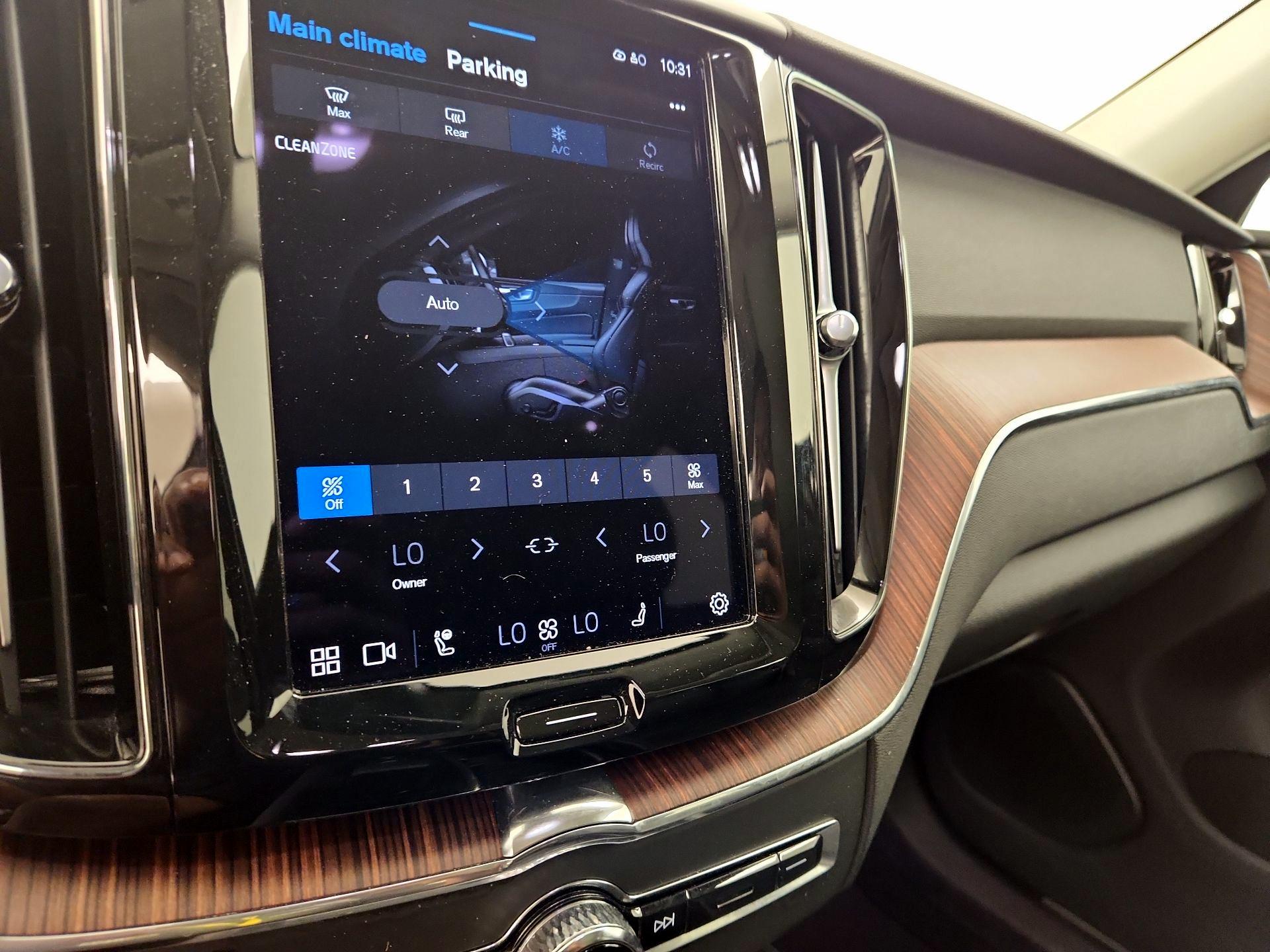 Thumbnail: 2023 Volvo XC60 - 17