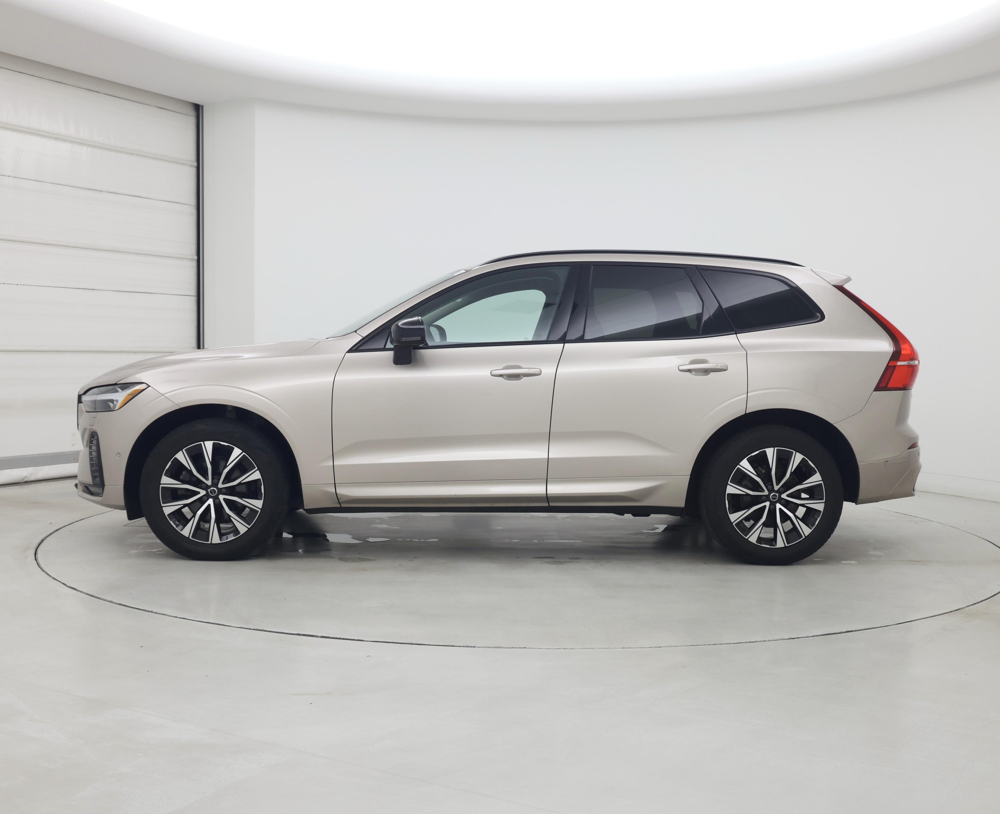 Thumbnail: 2023 Volvo XC60 - 3