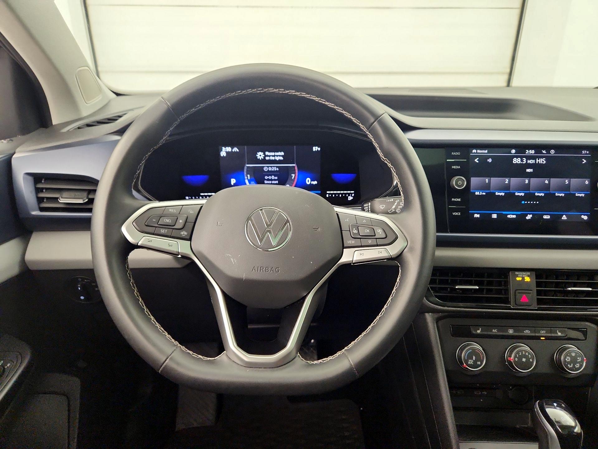 Thumbnail: 2022 Volkswagen Taos - 10
