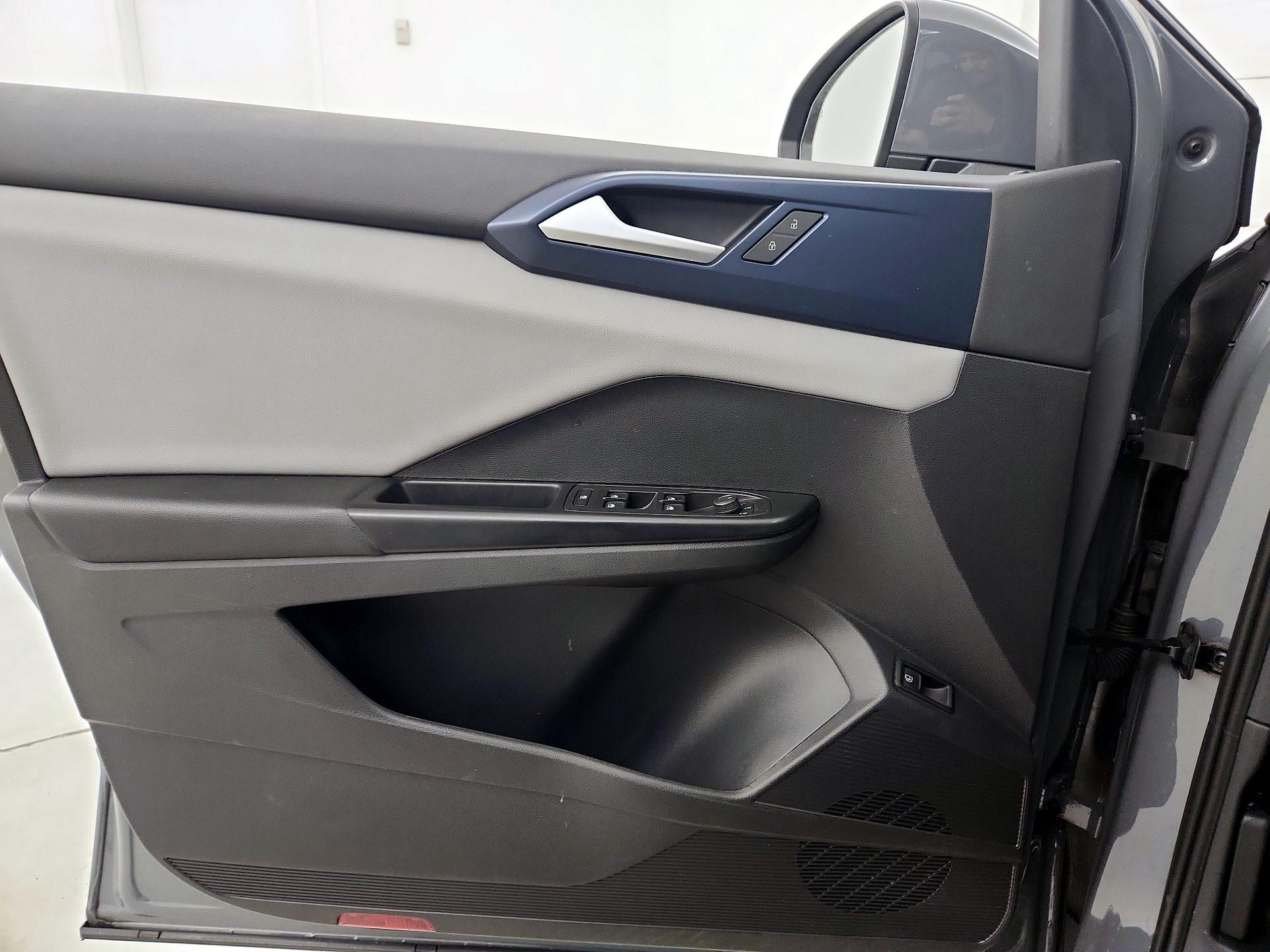 Thumbnail: 2022 Volkswagen Taos - 12
