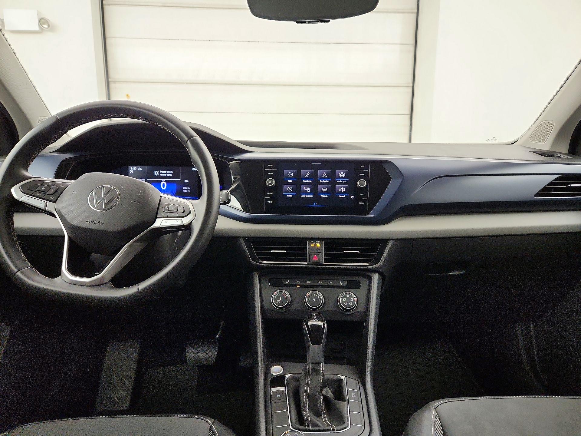 Thumbnail: 2022 Volkswagen Taos - 9