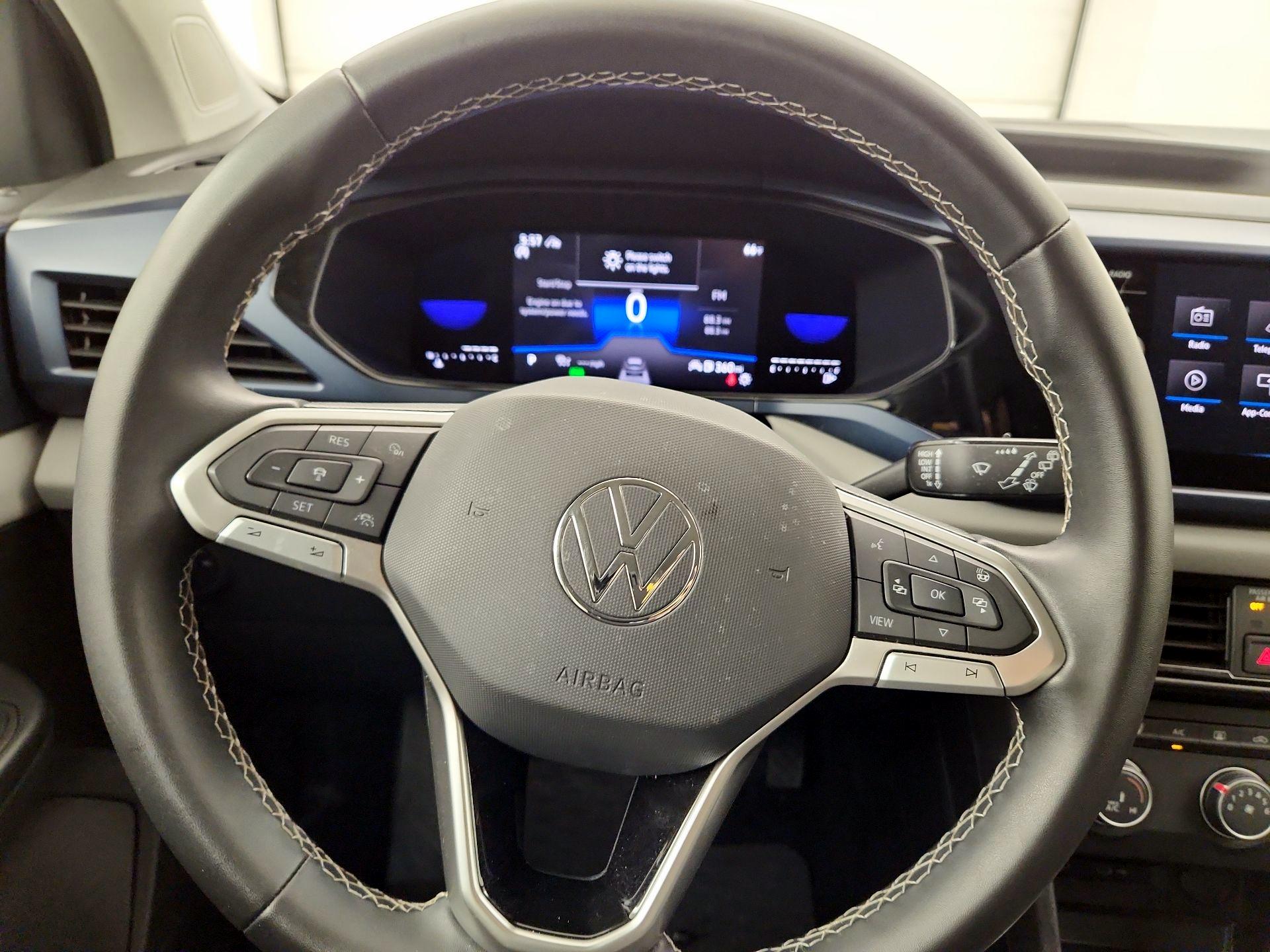 Thumbnail: 2022 Volkswagen Taos - 10