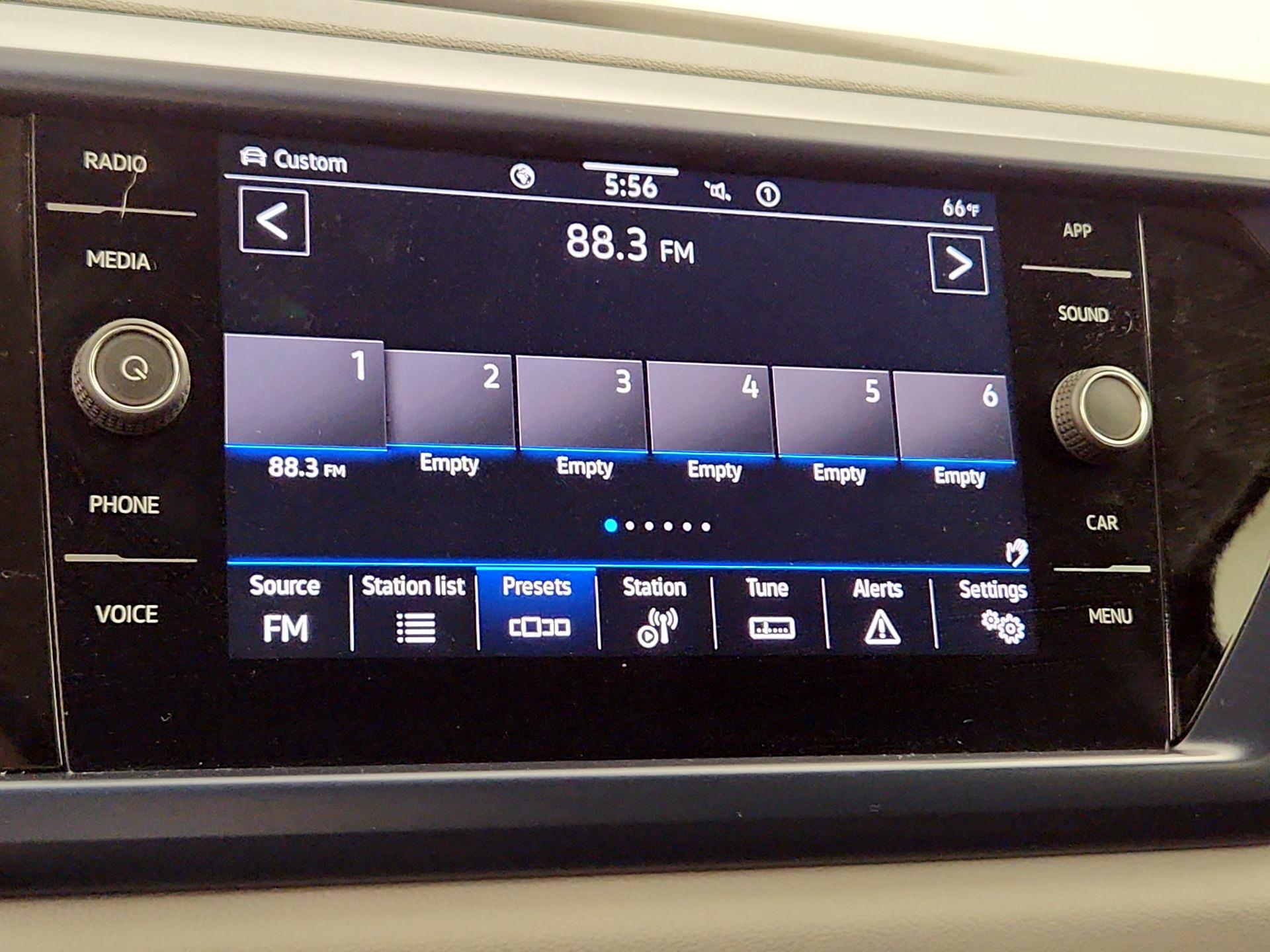 Thumbnail: 2022 Volkswagen Taos - 15