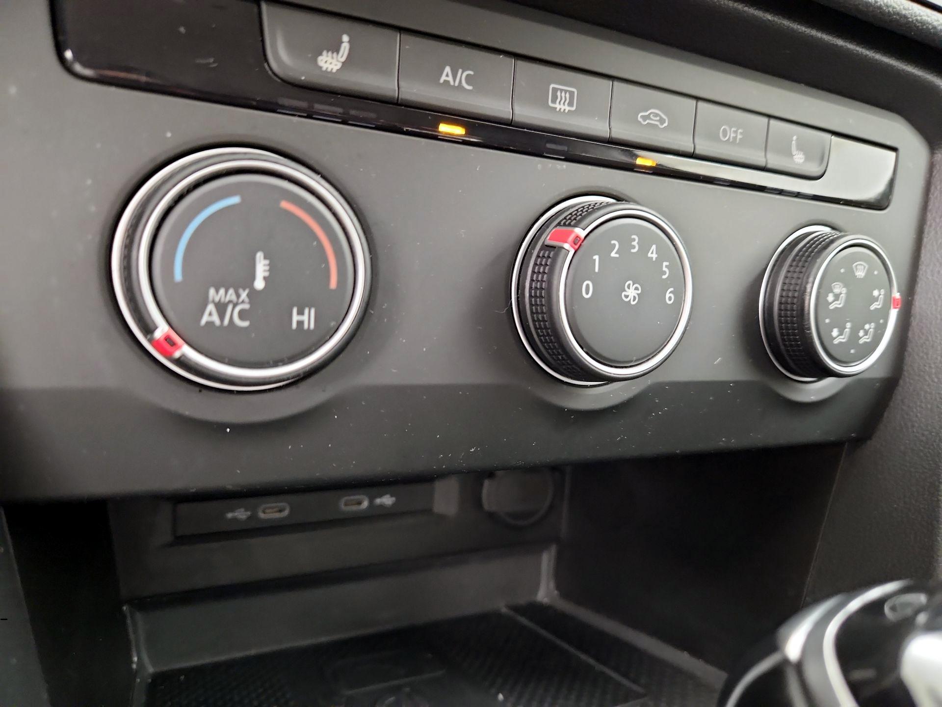 Thumbnail: 2022 Volkswagen Taos - 16