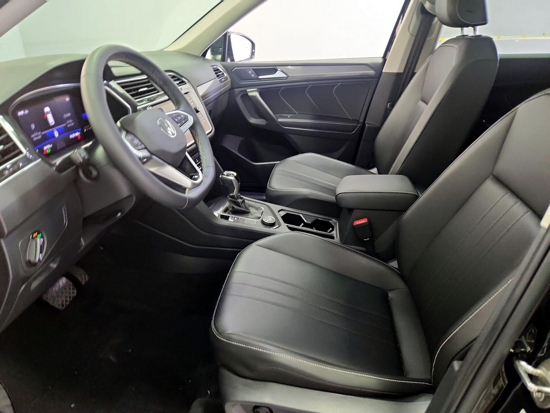 Thumbnail: 2023 Volkswagen Tiguan - 11