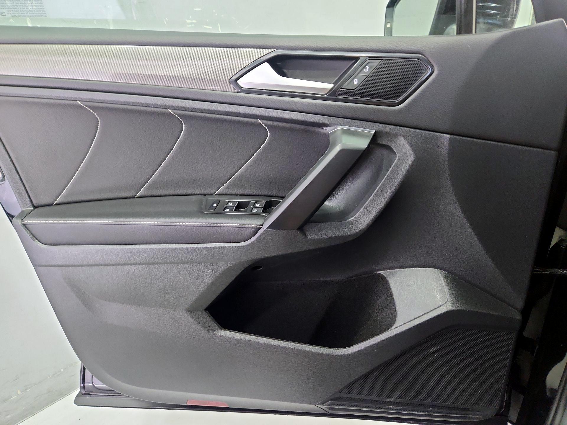 Thumbnail: 2023 Volkswagen Tiguan - 12