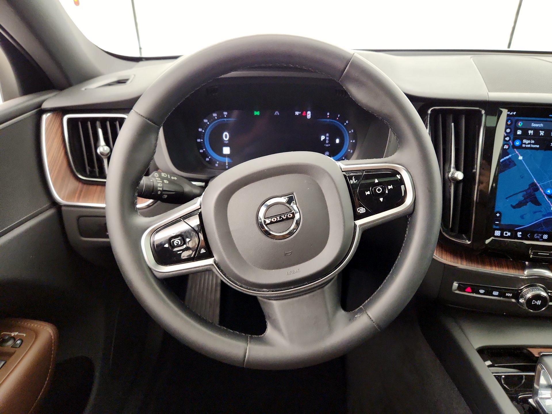 Thumbnail: 2023 Volvo XC60 - 10