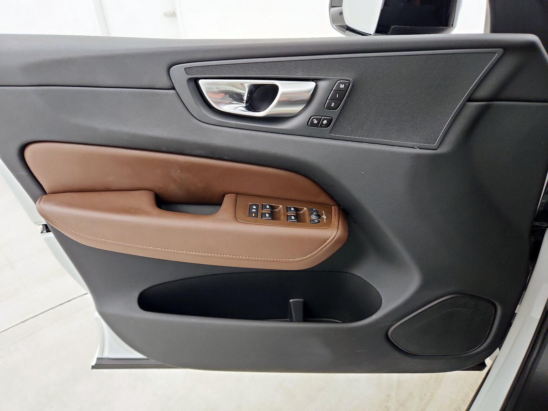 Thumbnail: 2023 Volvo XC60 - 12