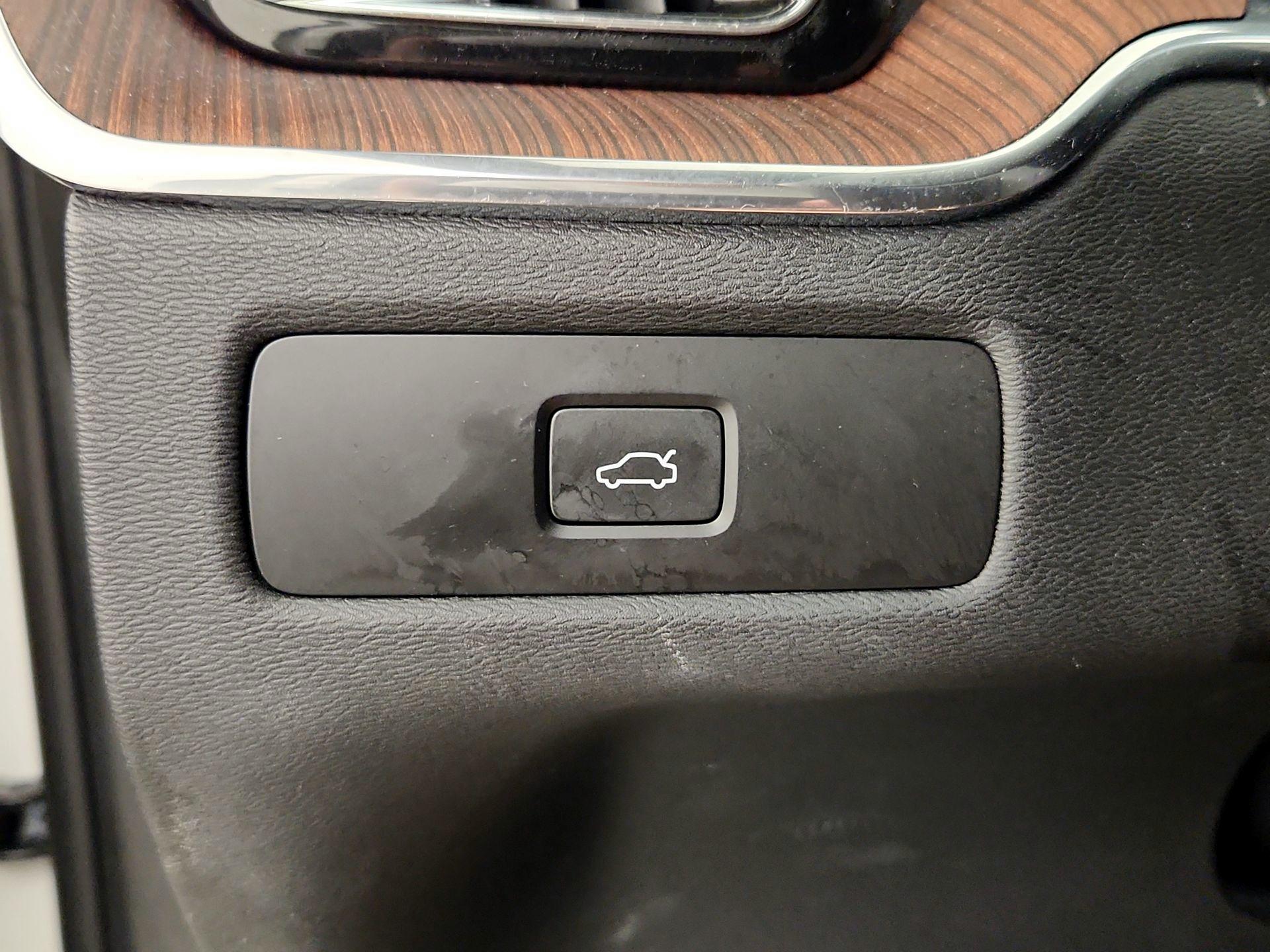 Thumbnail: 2023 Volvo XC60 - 13