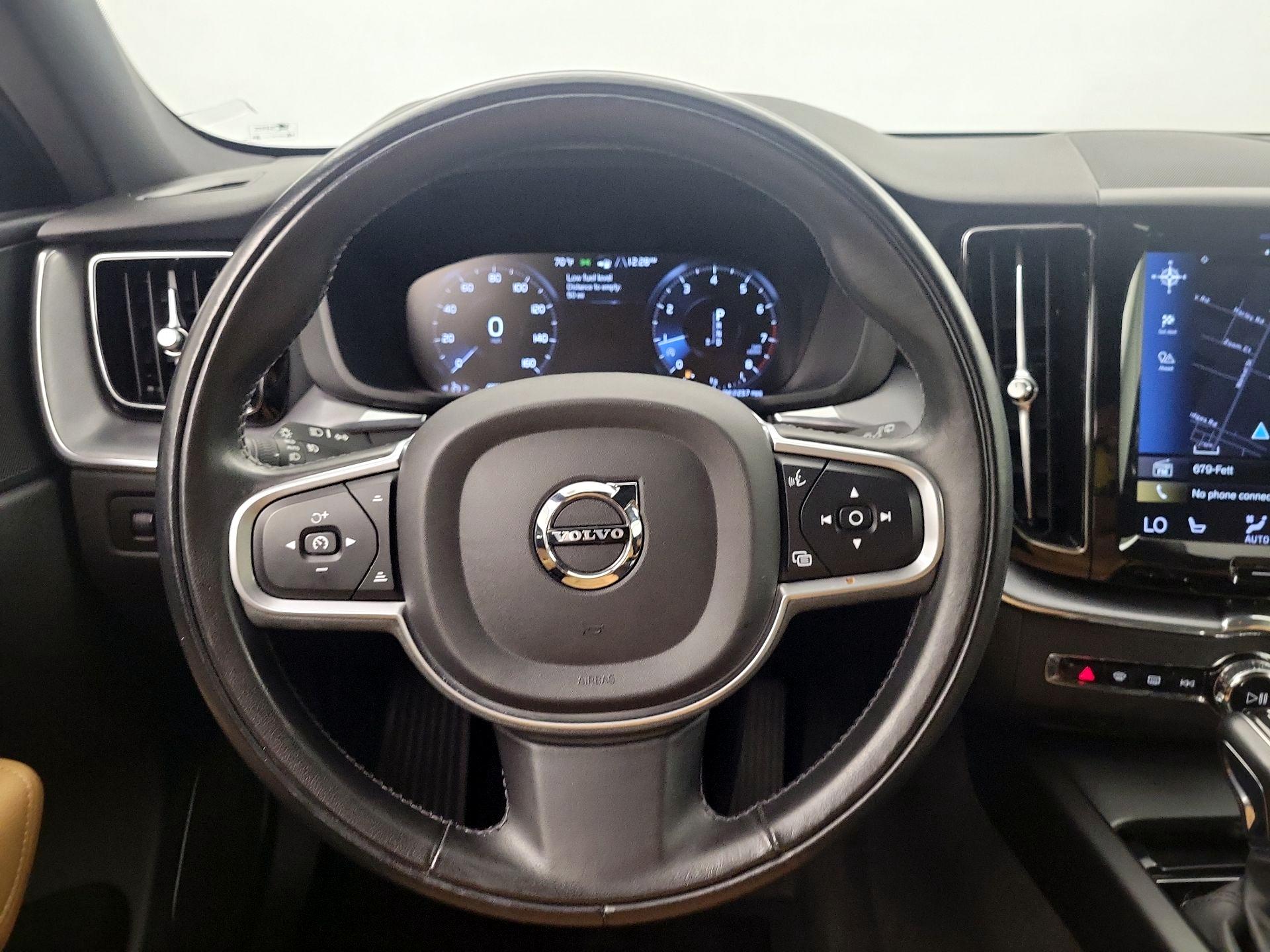 Thumbnail: 2020 Volvo XC60 - 10