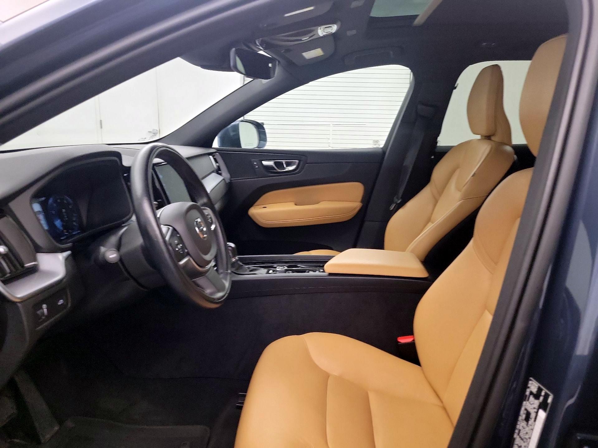 Thumbnail: 2020 Volvo XC60 - 11