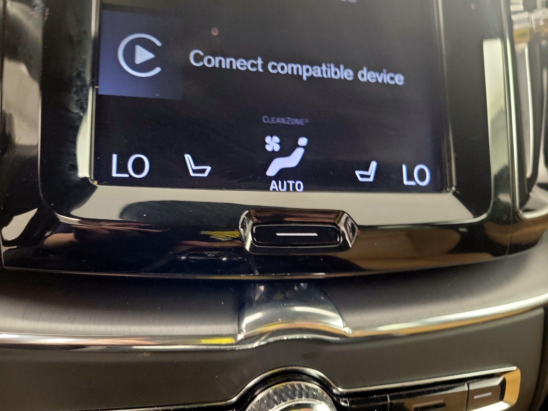 Thumbnail: 2020 Volvo XC60 - 17