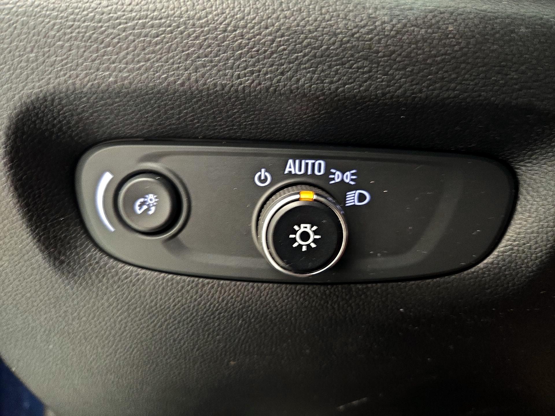 Thumbnail: 2023 Chevrolet Traverse - 13