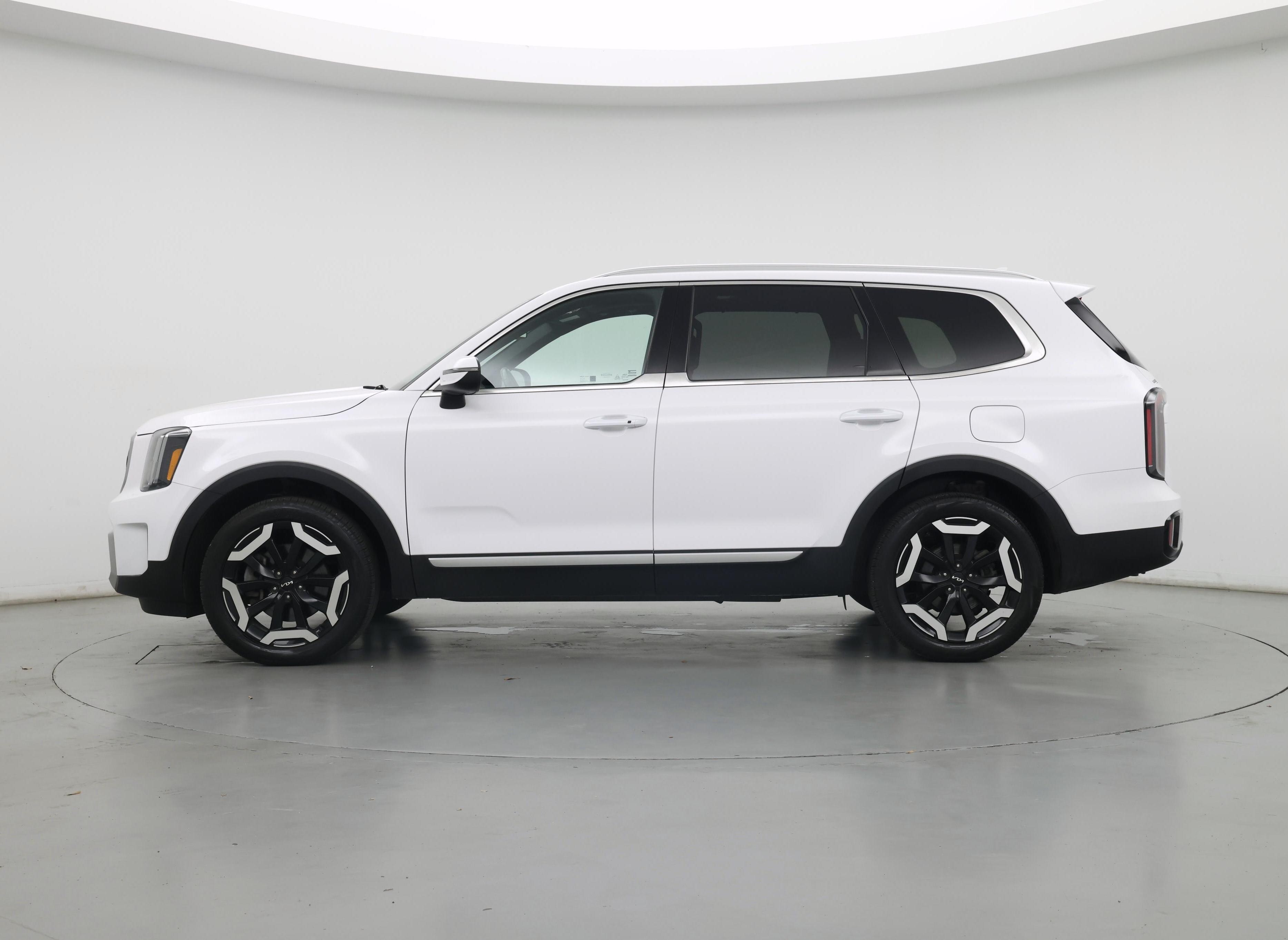 Thumbnail: 2023 Kia Telluride - 3