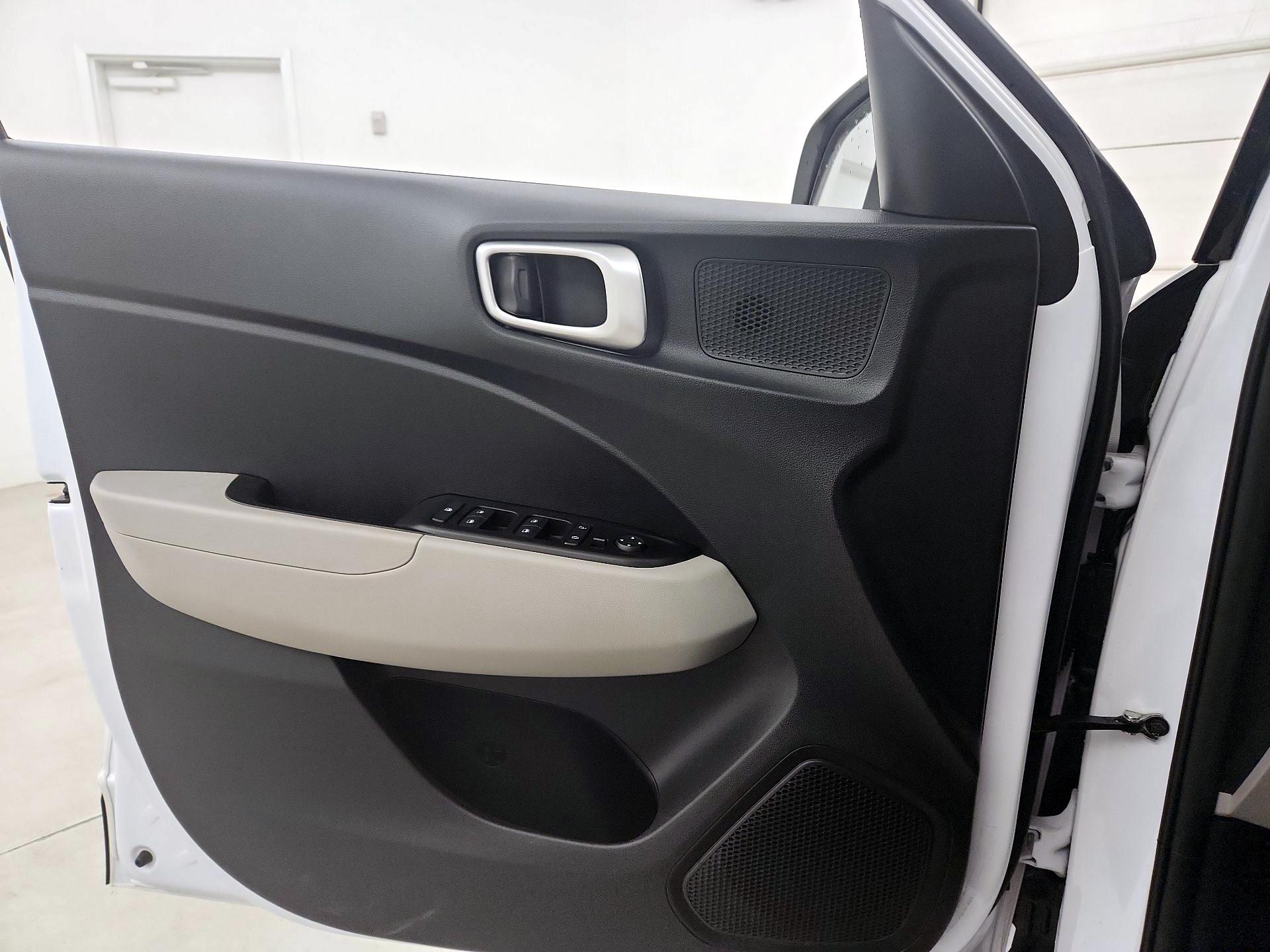 Thumbnail: 2023 Hyundai Venue - 12