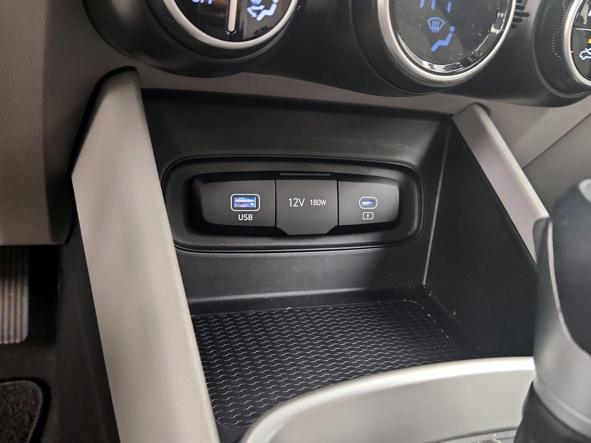 Thumbnail: 2023 Hyundai Venue - 18