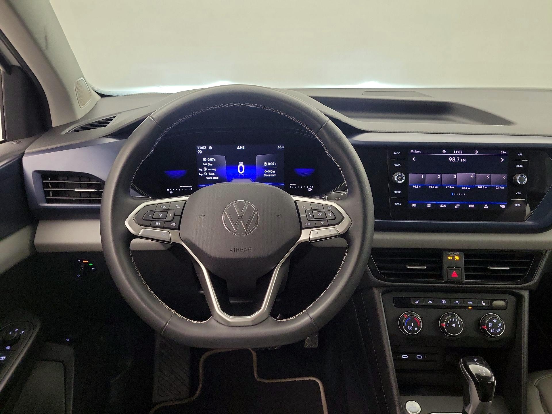 Thumbnail: 2022 Volkswagen Taos - 10