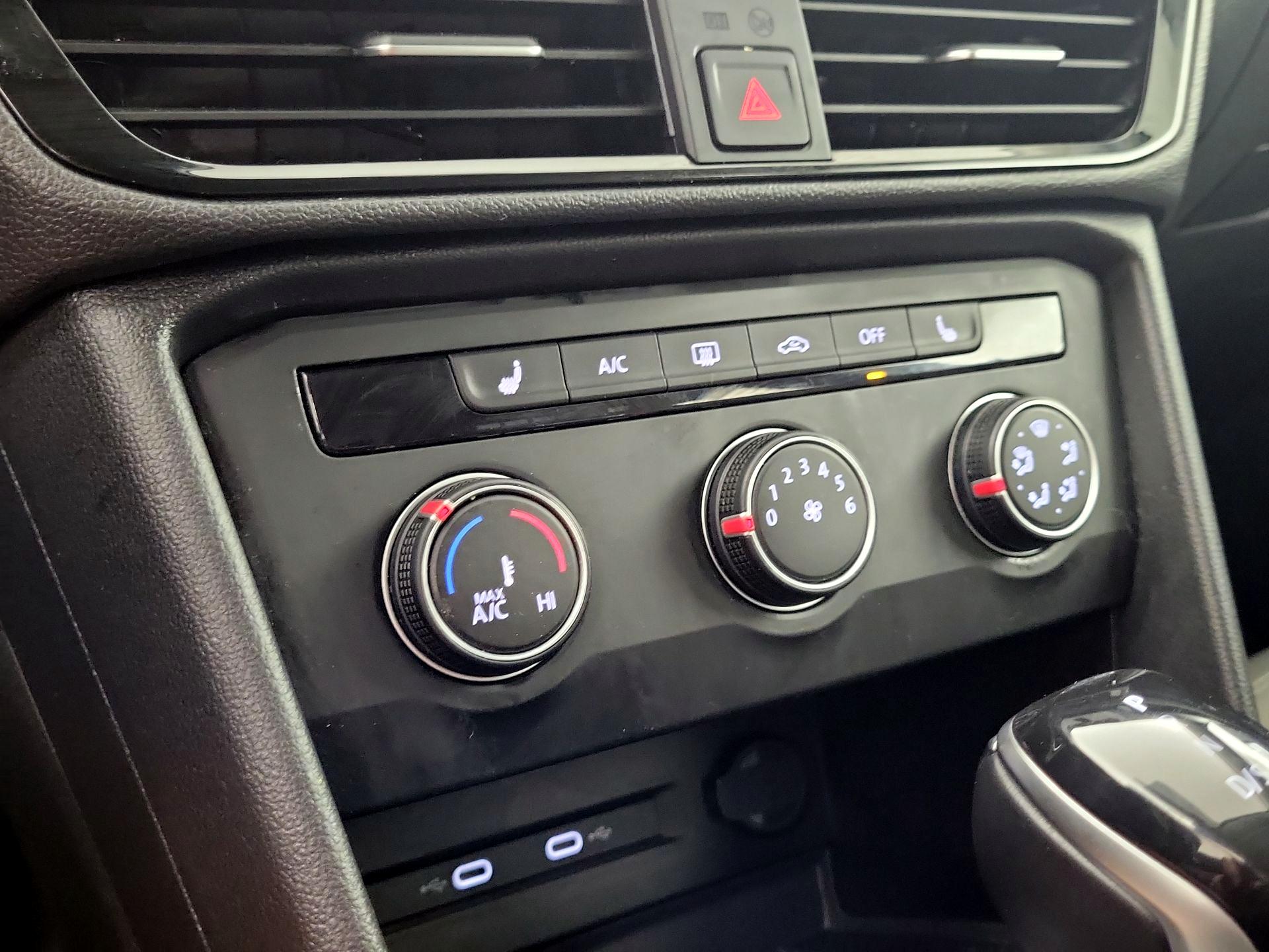 Thumbnail: 2022 Volkswagen Taos - 16