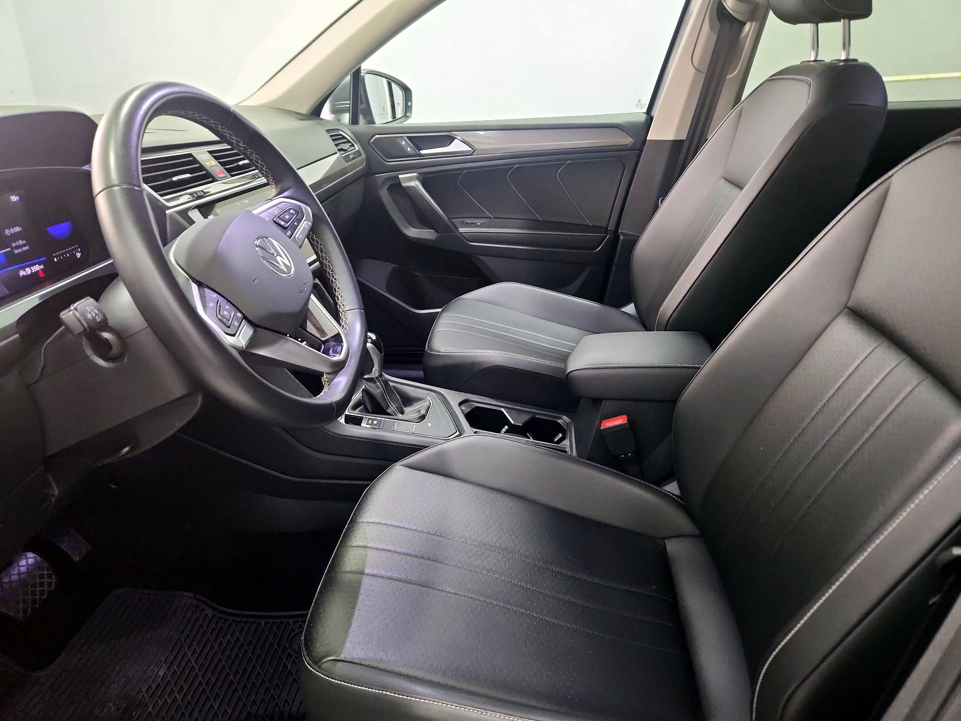 Thumbnail: 2022 Volkswagen Tiguan - 11