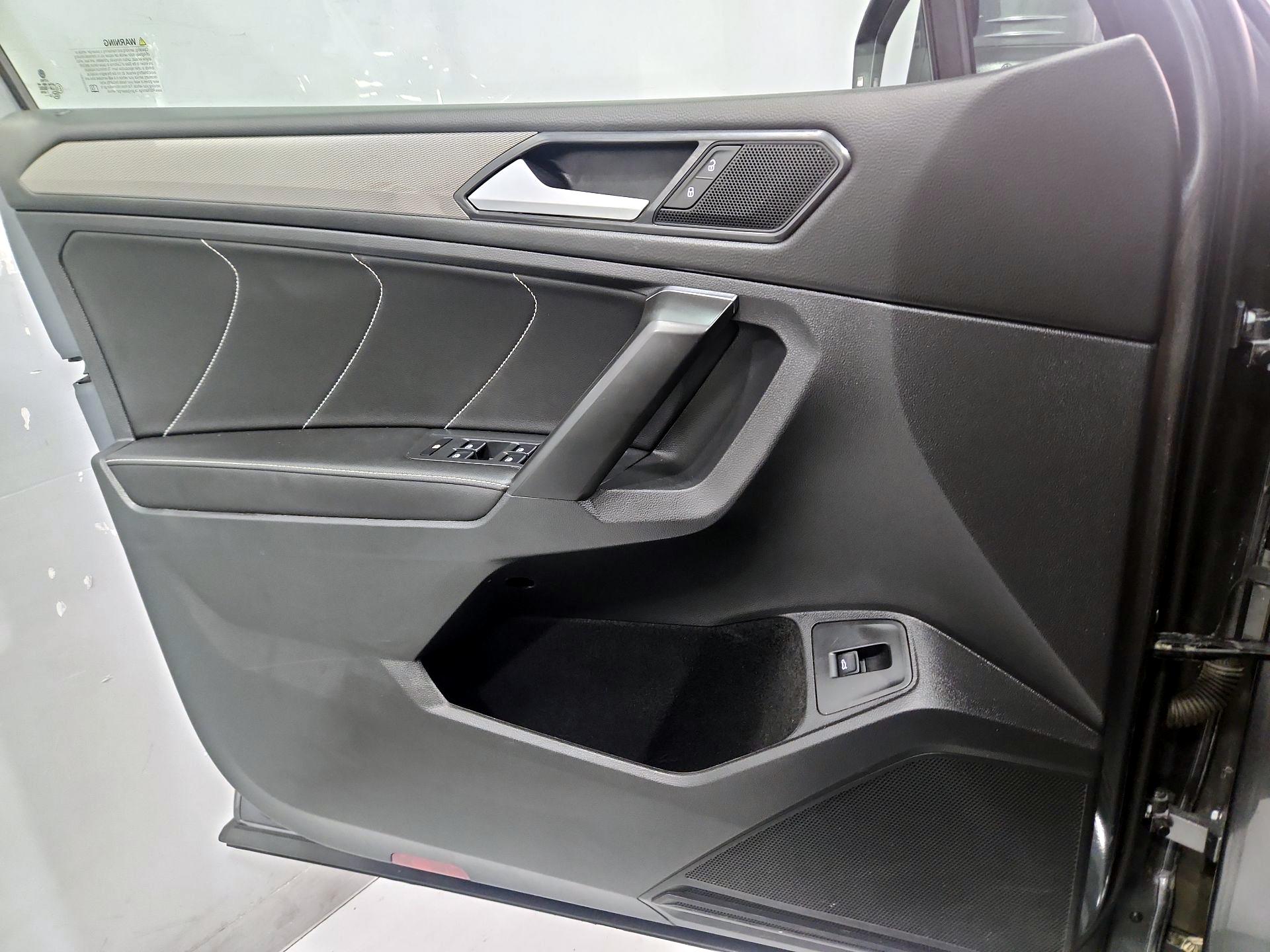 Thumbnail: 2022 Volkswagen Tiguan - 12