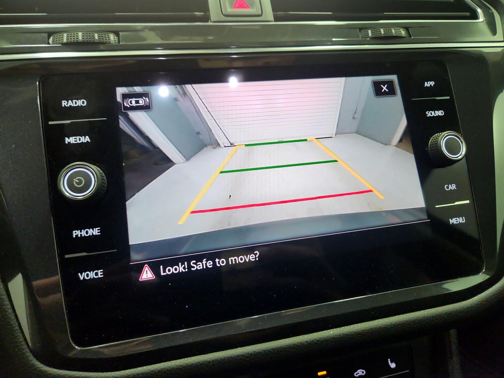 Thumbnail: 2022 Volkswagen Tiguan - 14