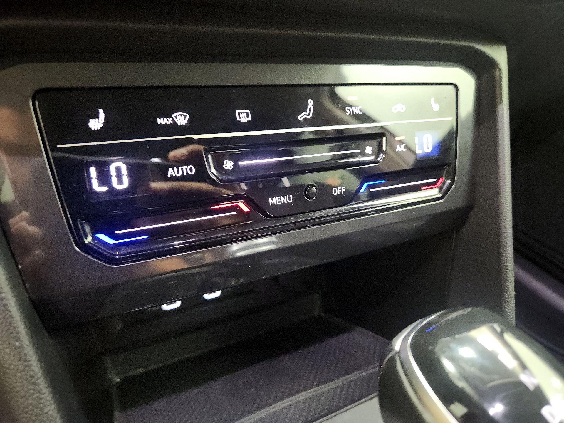 Thumbnail: 2022 Volkswagen Tiguan - 16