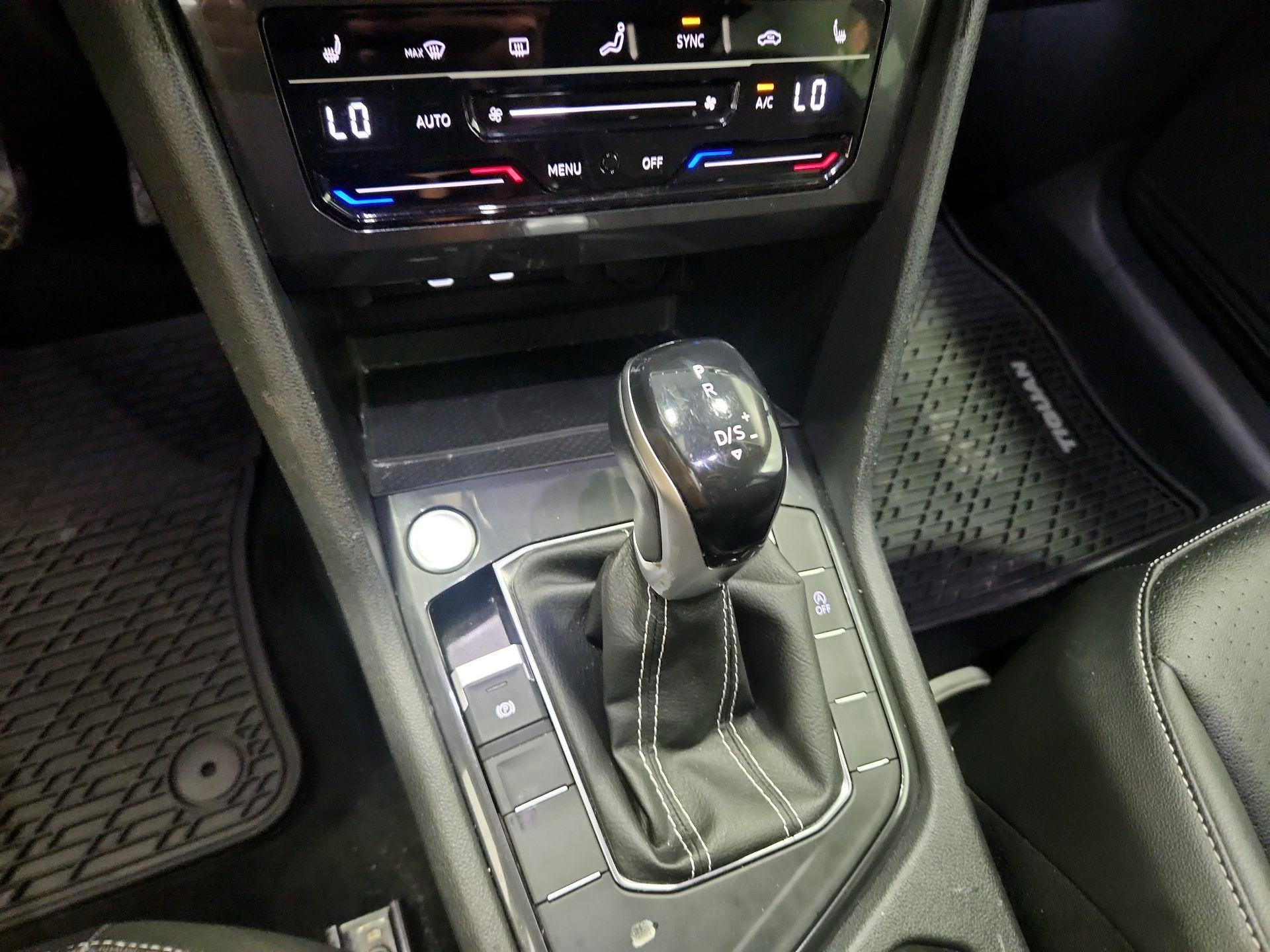 Thumbnail: 2022 Volkswagen Tiguan - 17