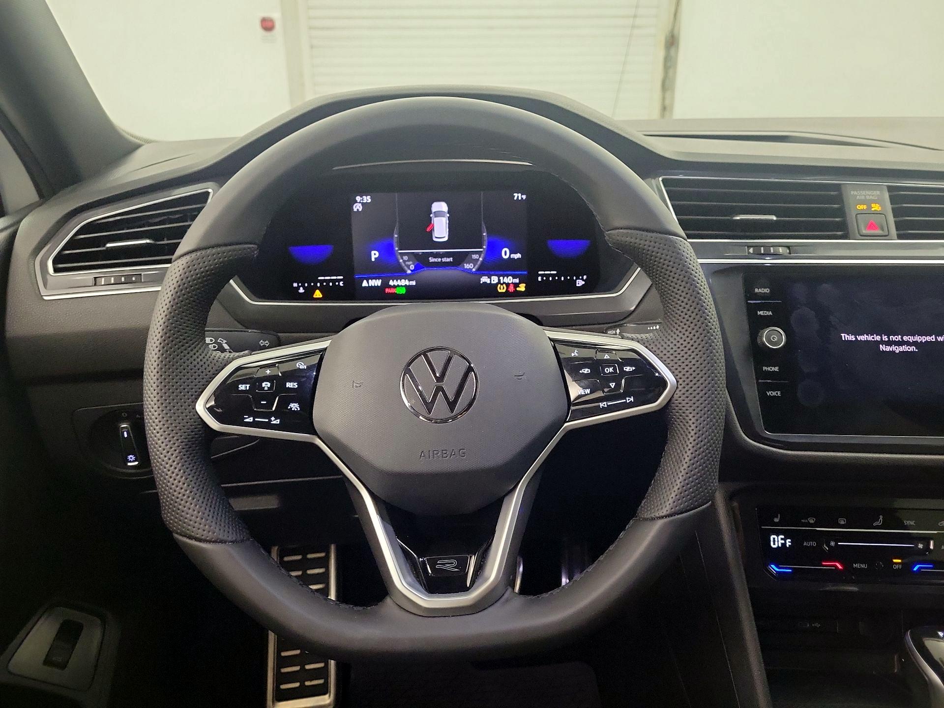 Thumbnail: 2022 Volkswagen Tiguan - 10
