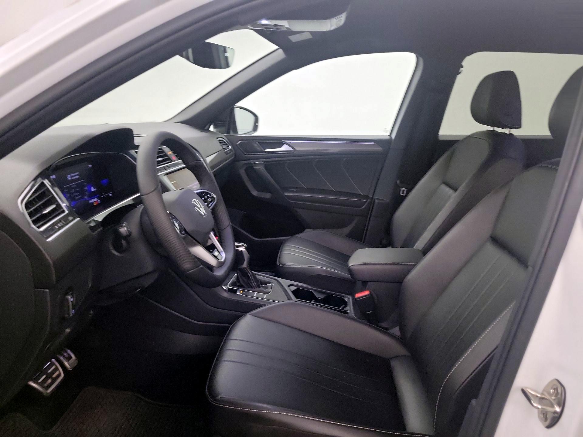 Thumbnail: 2022 Volkswagen Tiguan - 11