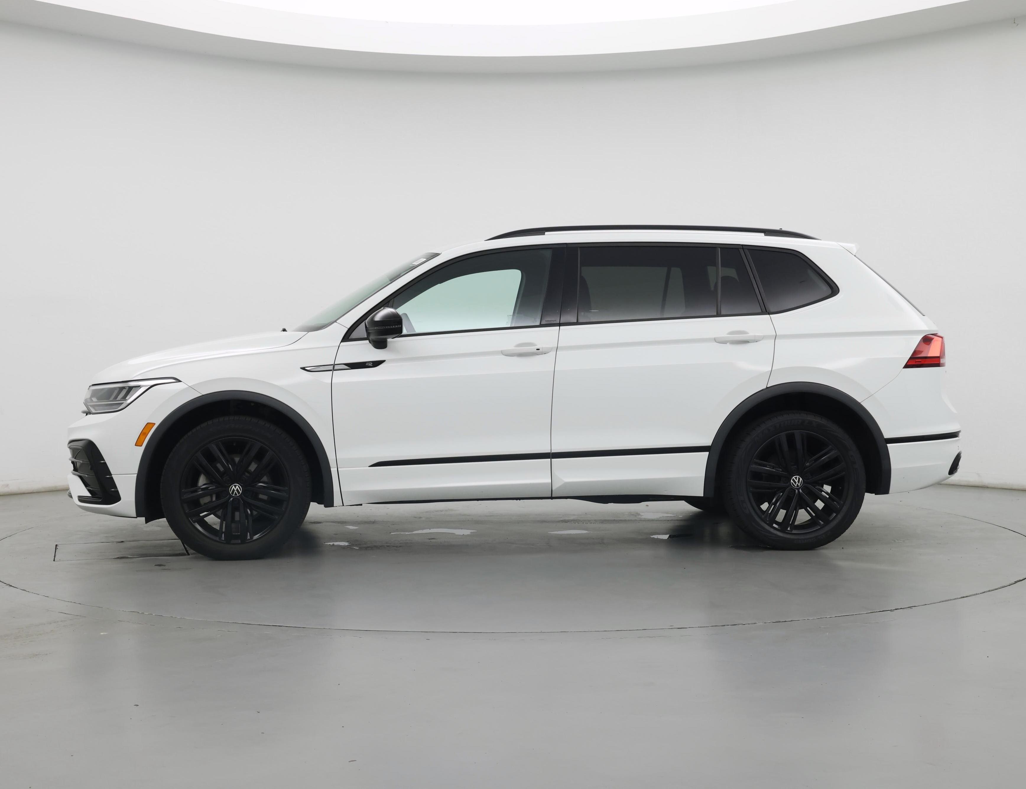Thumbnail: 2022 Volkswagen Tiguan - 3